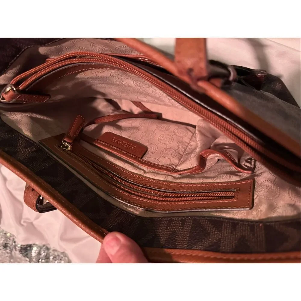 Michael Kors brown jet set monogram signature(Quinn)Tote bag purse pocketbook